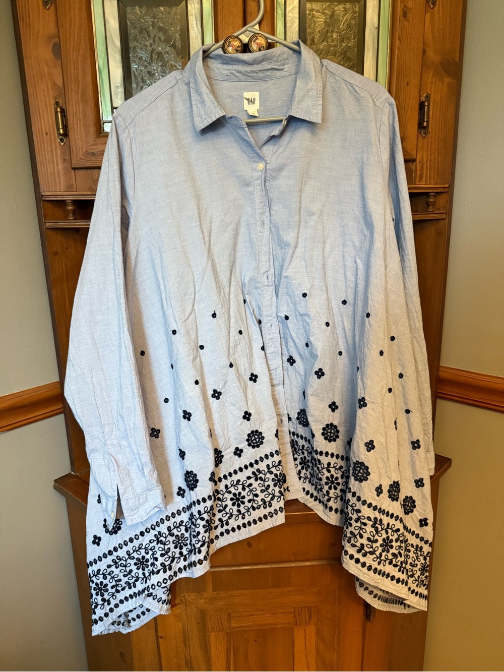 GAP Light Blue Asymmetrical Embroidered Button Down Shirt XL